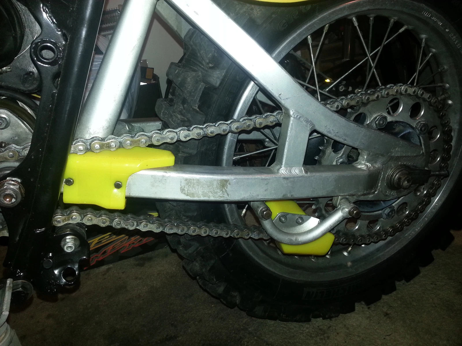1979 YAMAHA YZ125 79-80 YZ250 1979-1981 YZ250/465 FRONT CHAIN SLIDER B AHRMA VV