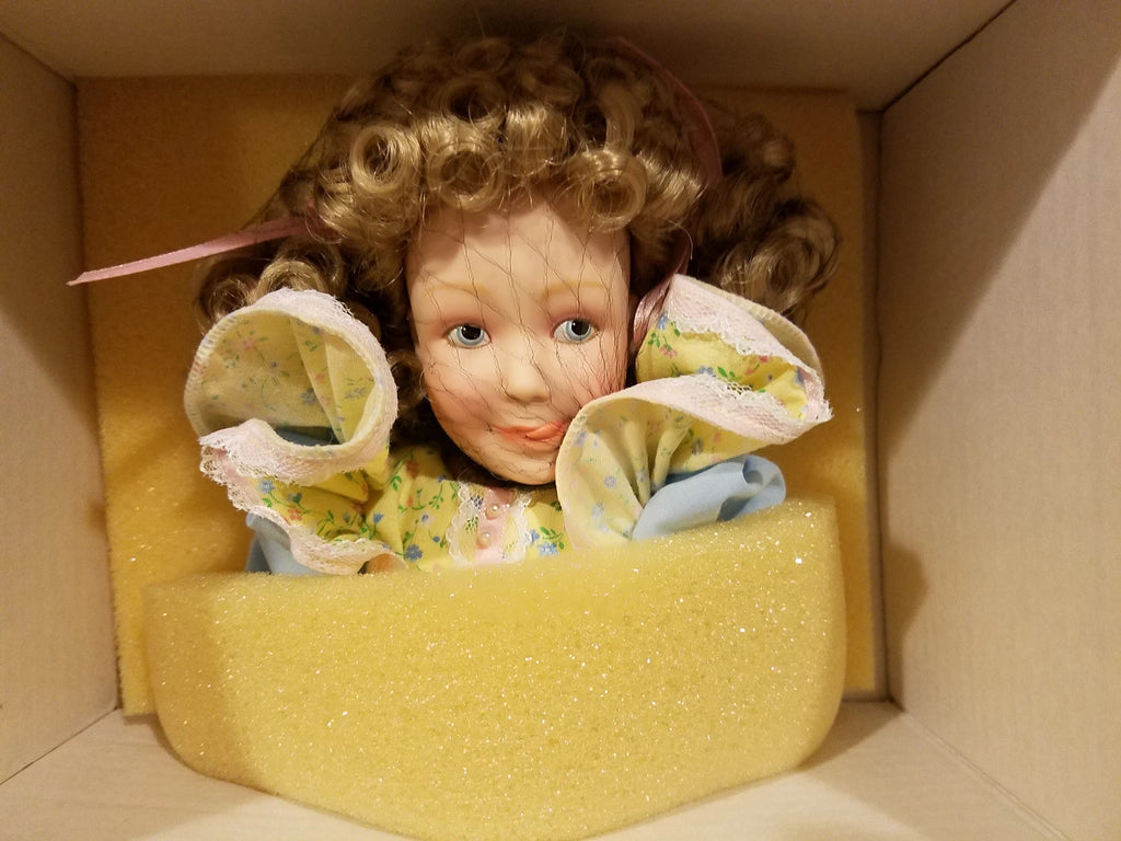 THE FRANKLIN MINT ULTIMATE HEIRLOOM COLLECTOR DOLL NEW IN BOX