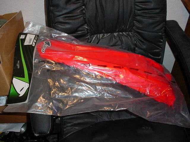 NOS 2013 HONDA CRF450 UFO REAR FENDER REPLACEMENT HO04660-070 11-2632
